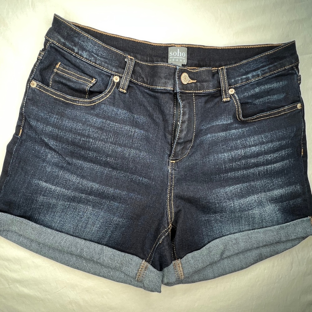 Super cute Soho Jean shorts